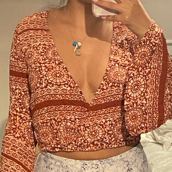 Boho low cut cropped top with exaggerated sleeves - Picture 3 of 3